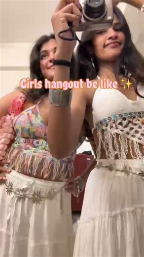 What Girls Actually Do in Hangouts 😂