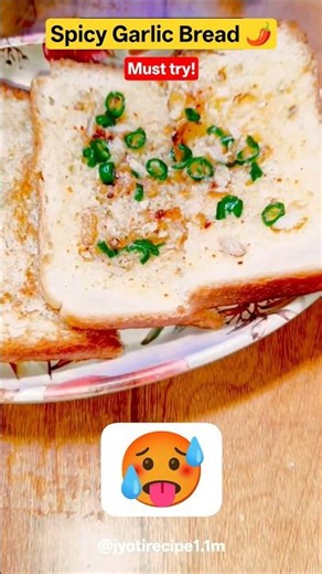 The Ultimate No-Oven Cheesy Garlic Bread! 🧄 Super Crispy & Easy #shorts
