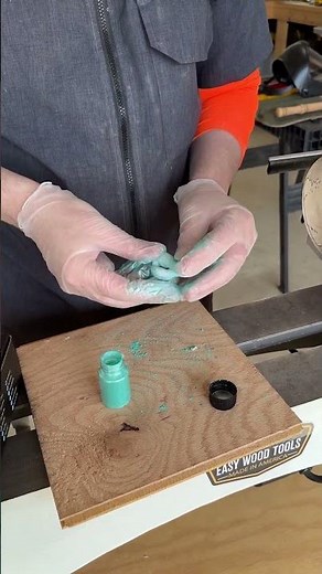 Mixing color into epoxy putty