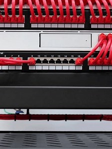 「インターネットに接続するためのイーサネットスイッチを備えた通信ラック。オーディオシステム接続端子を持つオーディオアンプがインストールされています。 モスクワ - 2024年4月14日。」の動画素材（ロイヤリティフリー）3480253775 | Shutterstock