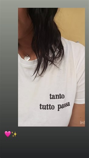 Giulia Biasini on Instagram: "Non so se riuscirò ad arrivare alla fine di questo post che ho già scritto e ricancellato più volte, ma forse dare un nome alle cose sarà il primo buon proposito del mio nuovo anno, per rinascere davvero. Oggi brinderò all’anno più duro della mia vita, quello in cui ogni fondamenta è crollata, tremo ancora a dirlo ma è stato l’anno della diagnosi. Il coraggio di non arrendermi l’ho trovato solo negli occhi di mia figlia che era l’unica “cosa” che avevo il terrore di