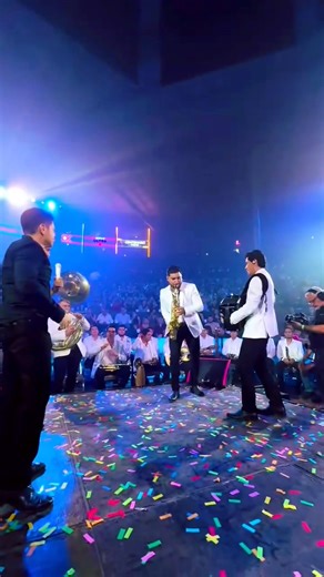 Una vez más - Jorge Medina & Josi Cuen feat conjunto primavera #lamaquinadeltiempotour #laterapia #girajuntos | Fans De Jorge Medina