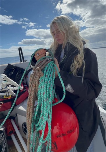 Come for a day discovering what’s happening beneath the seabed here in Cornwall with @Cornwall Wildlife Trust & @One Atlantek 🦞🪸🌊 If you saw my last day out volunteering with the Trust, collecting seagrass seeds, this was such a special follow on to see a completely different side of the work happening beneath our waters!! The best part is that you can actually book onto one of these days yourself! One Atlantek have partnered with Cornwall Wildlife Trust to give you the chance to get out on t