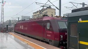 南局南段HXD3D0086牵引Z111（哈尔滨西一海口）停靠南昌站（现上局沪段）