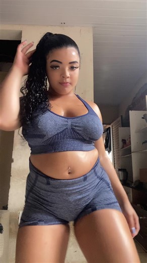 Os vídeos de EMX É 🔝, O RESTO É SUTIÃ.🥇🔥 (@emxx0_) com Bloquinho do DR - SrYurii