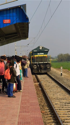 Chhoti station aur Kitna Jyada log #train #video 🚂🚂🚂