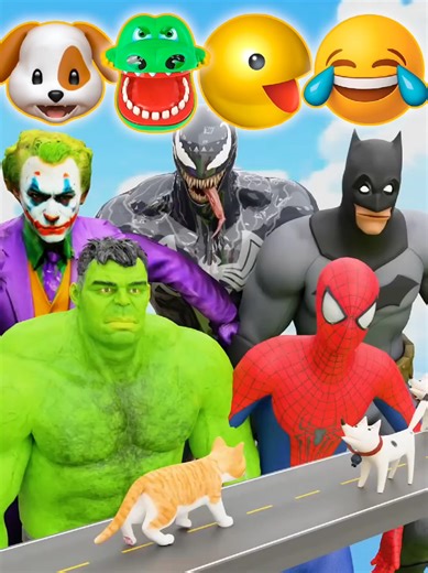 Superhero Challenge: Spiderman vs Hulk vs Batman vs Superman