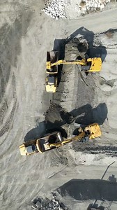 Hit like if you 💛 loading! How about this selection of loading applications demonstrated by our Malaga Demonstration and Learning Center team? Let's run through them in order: 1️⃣ Top loading - 374 into the 772 2️⃣ 988 XE loading hard rock into the 775G 3️⃣ Top loading 336 into 730 vs. drive by loading 352 into 745 comparison 4️⃣ Trap loading with the D7, 950 GC and 950M tandem loading into 730 5️⃣ Good technique - 992K into 777G vs bad technique - 982XE into 772G Shout out your favourite in th