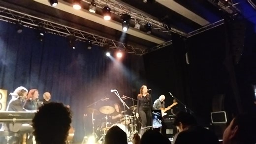 Un gran concierto el que acaba de dar Quique González y su banda en el Escenario Santander, con temas como este "Charo" de Marina Iñesta Moreno de Repion. | Insonoro.com