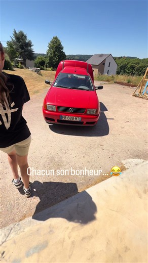 Chacun son bonheur 😂🚗 . . #grange #renovation #humour #travaux #projet