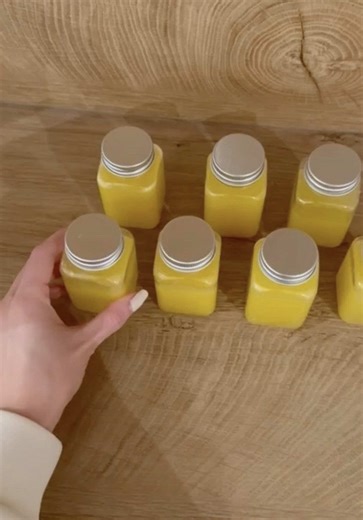 Homemade Immunity Shots (Anti-Inflammatory) 🍊🫚🍋 Packed with nutrients to support your immune system & reduce inflammation 💛 Easy to prep, ready for the whole week. Tools used: 🤍 Magical Butter Machine Ingredients: • 2 oranges • 2 lemons • 100 g fresh ginger #wellnessshots #immunitybooster #antiinflammatory #immunesupport