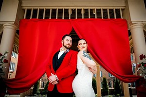 Marvel: Couple tie knot with superhero-themed wedding