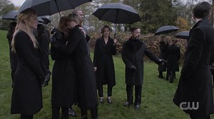 Oliver's Funeral - Arrow 8x10 | DC PRIME TV