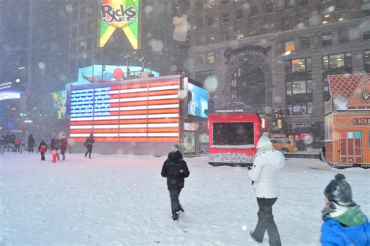 See the snow in real time: Watch the storm via live webcams