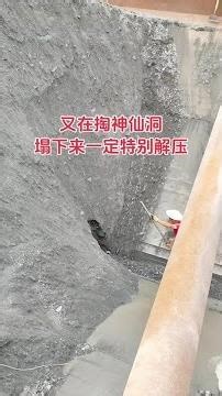 Relaxing Sounds with a Barge Unloading Cobblestones #sand #船舶运输 #adventure