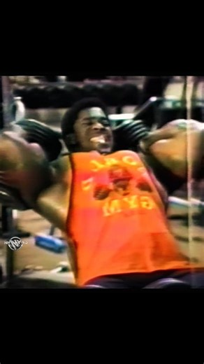 ''Heavy incline dumbbell curls. A golden era staple for building thick, powerful biceps. Using big dumbbells.. Driving the weight up with force. Different techniques, but they all had the same destination.. Bigger Biceps.'' #Heavy #ArmDay #Oldschool | Nicandro Vision Motivation