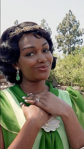 Tiana Reveals the SECRET to Her FAIRYTALE Romance with Naveen! #disneyland #tiana #princesstiana