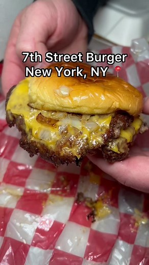 7th Street Burger: NYC Must-Try! 🍔