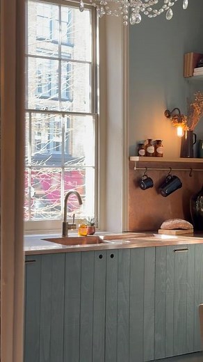 A regency London townhouse with a perfectly rustic deVOL Kitchen. Come for a wander…
