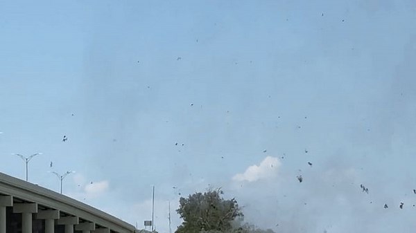 Boaters Outrun Towering Waterspout on Lake Erie