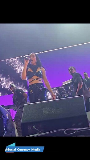 Experience TLC's 'No Scrubs' Live Performance in St Louis