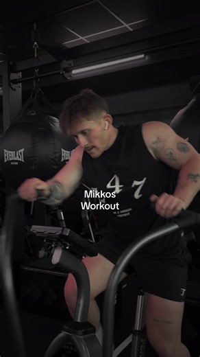 A few events coming up. @METRIX in Feb (London) @HYROX in may (Lisbon) More incoming so this training is here to stay. If you want the full workout comment workout and I will message it across. #hybridathlete #fitnessmotivaton #functionaltraining #metcon #workout