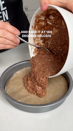 High protein, Chunky Monkey Chocolate Cake made without any added sugar. 🥜🍌 It’s packed with the wholesome goodness of bananas and peanuts, and is honestly, so easy to make. 🍰 - INGREDIENTS - Serves 4 🍌 Large Handful of Ripe Banana 🥣 1/2 metric cup of oats 🍫 3 scoops of Six Pack Revolution Decadent Chocolate Caramel Post Workout Protein Powder (keep a teaspoon aside for the topping) 🥄 1 flat teaspoon of baking powder 🥜 1/2 cup of unsalted roasted peanuts (save some for sprinkling on top)