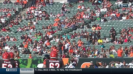 Auden Tate defies human limitations on HUGE leaping catch