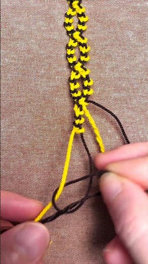 How to make a simple bracelet macrame #DIY#handmade#artcraft #knot #friendshipbracelet #knitting