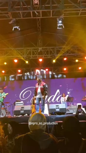 PT. Euphoria Creative Gemilang on Instagram: "Perfom Badai at Stage Jakarta Timur Malam Tahun Baru Jakarta Global City ~Inpro Studio~ *Jasa pengadaan backdrop,stage,wall led tv dan lighting untuk event,kantor seminar,gathering, Launching gala dinner, RUPS, indoor dan outdoor **Harga paket* - Backdrop sudah termasuk printing, pasang dan bongkar - Sound mixer,mic wireless,cable dan operator - Wall Led tv dan Lighting all in installasi * Untuk rincian dan harga paket mengikuti ukuran dan design Bis