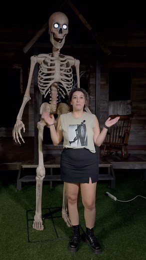What’s better than one 8ft Skeleton? #halloweendecor #halloweendecorations #animatronics #halloweenanimatronics | HalloweenCostumes.com
