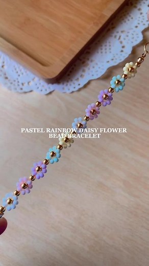 #bracelet #beadedjewelry #beadsjewelry #beadbracelets #daisy #daisyflowers