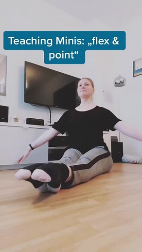 Flex & Point struggle ... 🩰 #dance #dancer #danceteacher #ballet #balletdancer #balletteacher #danceteacherlife #dancestruggles #minis