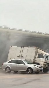 1.8K reactions · 152 shares | Un video corto muestra varias escenas de uno de los tifones más fuertes del año: el tifón Ragas, que azota la costa de la provincia de Guangdong, China. | Sociedad Creativa Colombia | Facebook