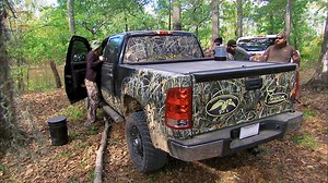 The Robertson men go on a camping trip, but it turns out to be more luxurious than they thought. | Duck Dynasty