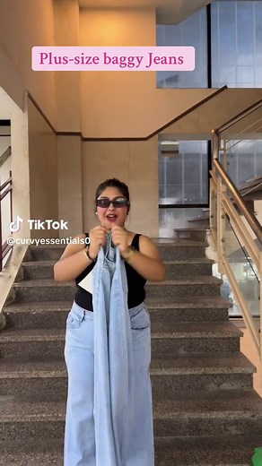 Stylish Plus-Size Baggy Jeans for Summer