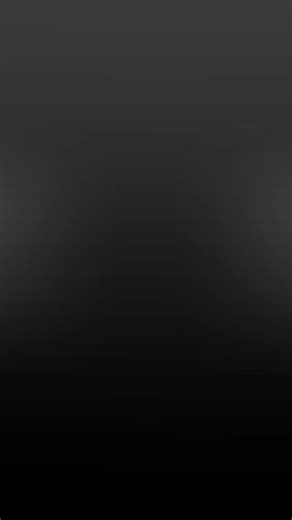 Penjelasan: HP baru-baru ini memperkenalkan sebuah perangkat unik bernama HP EliteBoard G1a, yang secara harfiah memasukkan semua komponen PC ke dalam bentuk keyboard full-size. Artinya, keyboard itu sendiri bukan hanya aksesori, tetapi perangkat komputasi utama yang berjalan dengan sistem Windows layaknya PC biasa. Desainnya sangat ringkas — setipis sekitar 12–17 mm dan bobot sekitar 750 gram — namun di dalamnya sudah ada prosesor AMD Ryzen AI 300 Series, RAM, penyimpanan SSD, speaker, kipas pe