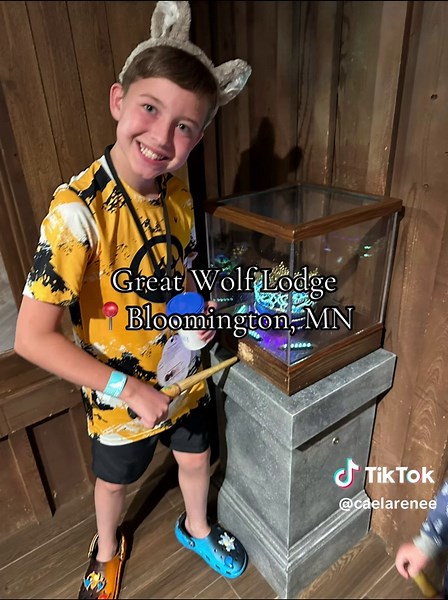 Looking for the perfect experience gift this Christmas? 🎄 Consider Great Wolf Lodge! If you’re near Bloomington, MN, it’s the perfect family getaway with an indoor waterpark, MagiQuest adventures, character meet-and-greets, fun activities for all ages, and tons of dining options right on site. It’s close to the Mall of America too, so you can turn it into a full weekend of memories. Experience gifts > more toys any day! 🎁🐺💦 @Great Wolf Lodge #greatwolflodge #mallofamerica #minnesota #giftide