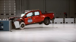🆕 | The 2023 Ford Maverick earns a marginal rating in the updated moderate overlap test. 🔗: https://go.iihs.org/2023Maverick In the 40-mph test, the rear dummy's lap belt slid off the ideal location on the pelvis, resulting in a downgrade to the overall rating. Note (2/22/24): An adjustment to IIHS's rating criteria in this test has resulted in changes to some previously published ratings. Learn more: https://go.iihs.org/Feb2024Adjustment | Insurance Institute for Highway Safety