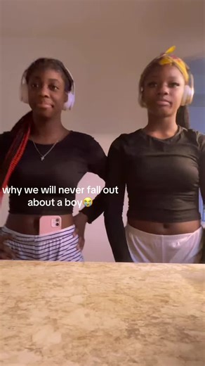 I love my darkskin and she loves her light skin #fypシ #viral #bestfriendsforever #trend #blowthisupforme