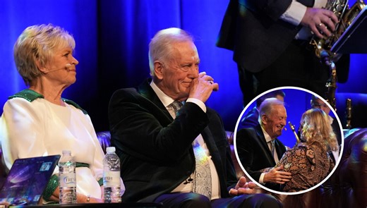 Nu siger de farvel: Keld og Hilda i tårer på scenen