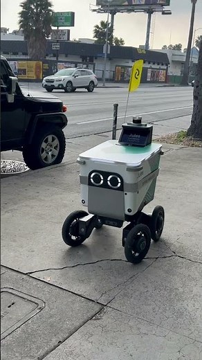 Little food delivery robots in LA… they are so cute 🥹 #losangeles #california #robotics