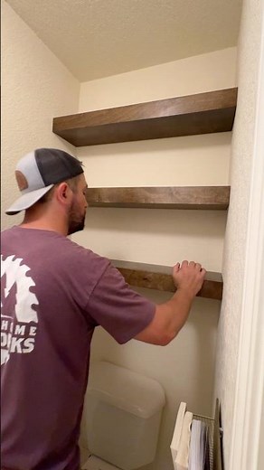 Floating shelves in the toilet room. #shelves #floatingshelves #diy