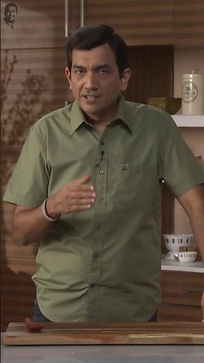 Get ready to experience the flavors of Gujarati cuisine with this 'Hare Moong Ki Chaaswali Khichdi'.