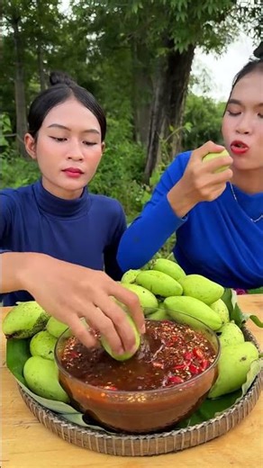 Green Mango with Chili Sauce