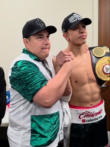 Desde aquella noche se estaba escribiendo una nueva historia 💥 Eddy Reynoso estuvo presente en la derrota de Jaime ante Surace, meses después ya en la esquina del Tijuanense ganaron la revancha 🥊 Hoy es campeón mundial tras vencer al Toro Reséndiz, así se construyen las grandes historias 👊 #BoxAzteca #JaimeMunguia #ToroResendiz #AMB #eddyreynoso