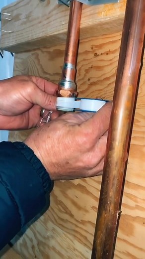 How to install Teflon tape on a pipe inside wall 👍#twinhomeexperts #diyplumbing #plumbers #plumbinglife #diylover #pipebueno | Fix It or Trash It