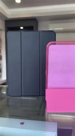 💖✨Dale brillo y protección a tu iPad ✨💖 En Diancell tenemos fundas diseñadas para cuidar tu iPad A16, con acabados elegantes, colores modernos y la protección ideal para acompañarte todos los días. Haz que tu iPad luzca increíble mientras lo mantienes seguro y con estilo. 📍 Encuéntralo en Diancell 💳 Aceptamos efectivo, tarjeta y transferencia 🧾 Realizamos facturas IVA 📍 Sucursal Centro Av. 15 Junio #2909, zona centro, frente al Puente Internacional #1 📞 867-242-1040 ⌚ Lunes a Sábado 9:00a