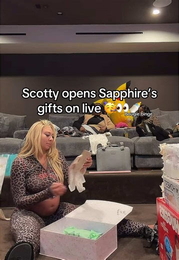 Scotty opens baby shower gifts on live #scottywiththebody #baddiesusa #sapphire #babyshower #lemmy