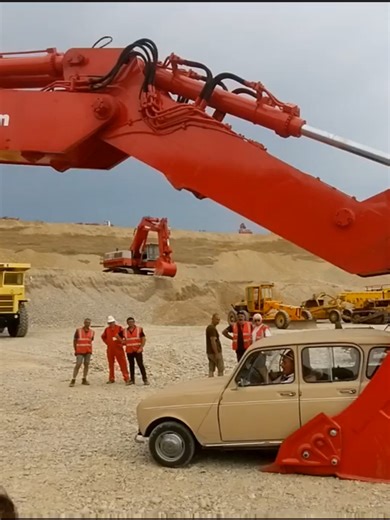 Exploring the Poclain 1000: The World's Largest Excavator